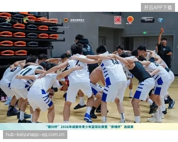 篮球场上的奇迹:当运动员把裁判当队友传球,比赛变得如此精彩 篮球场上的奇迹:当运动员把裁判当队友传球,比赛变得如此精彩